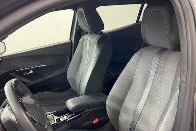 Peugeot 2008 PureTech 100 S&S Allure (8)