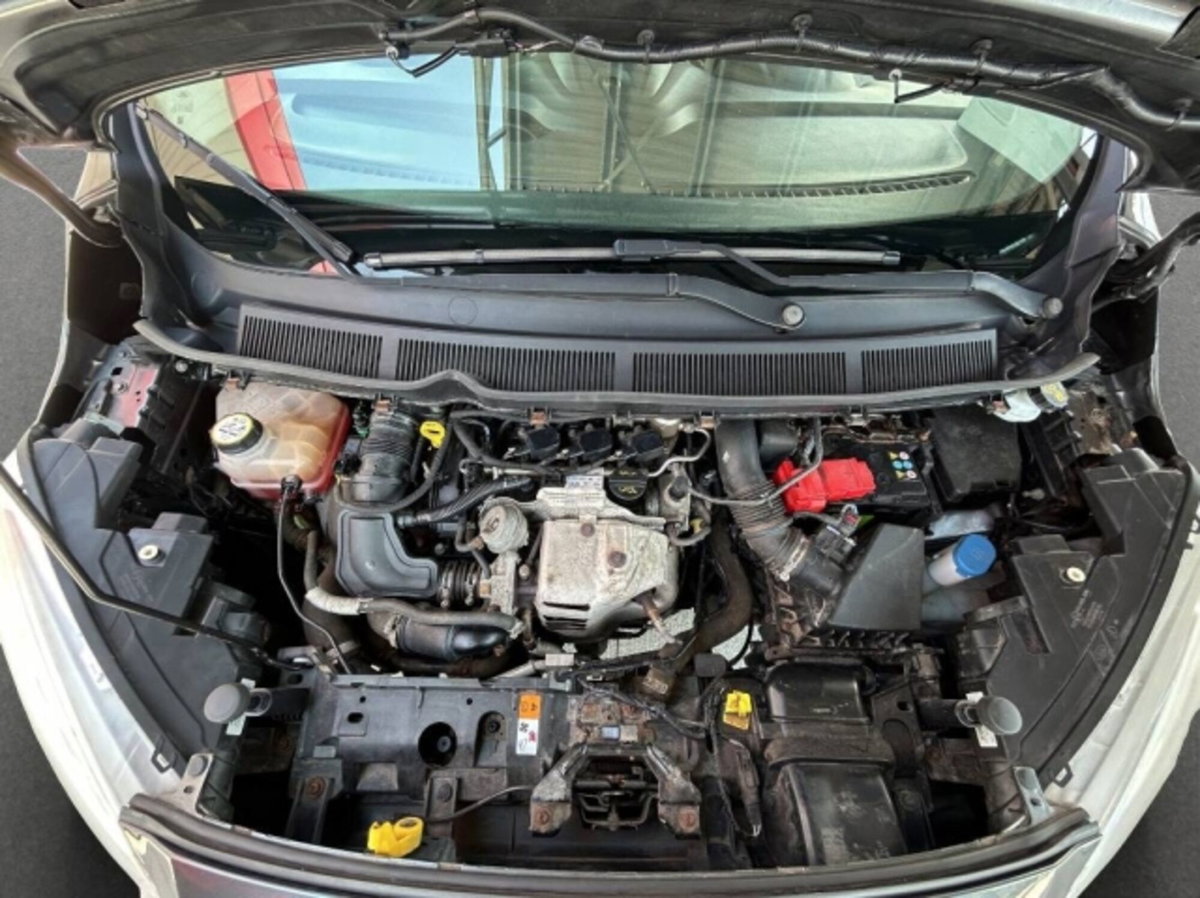 Ford Tourneo Courier 1.0 EcoBoost 100 CV Plus (16)