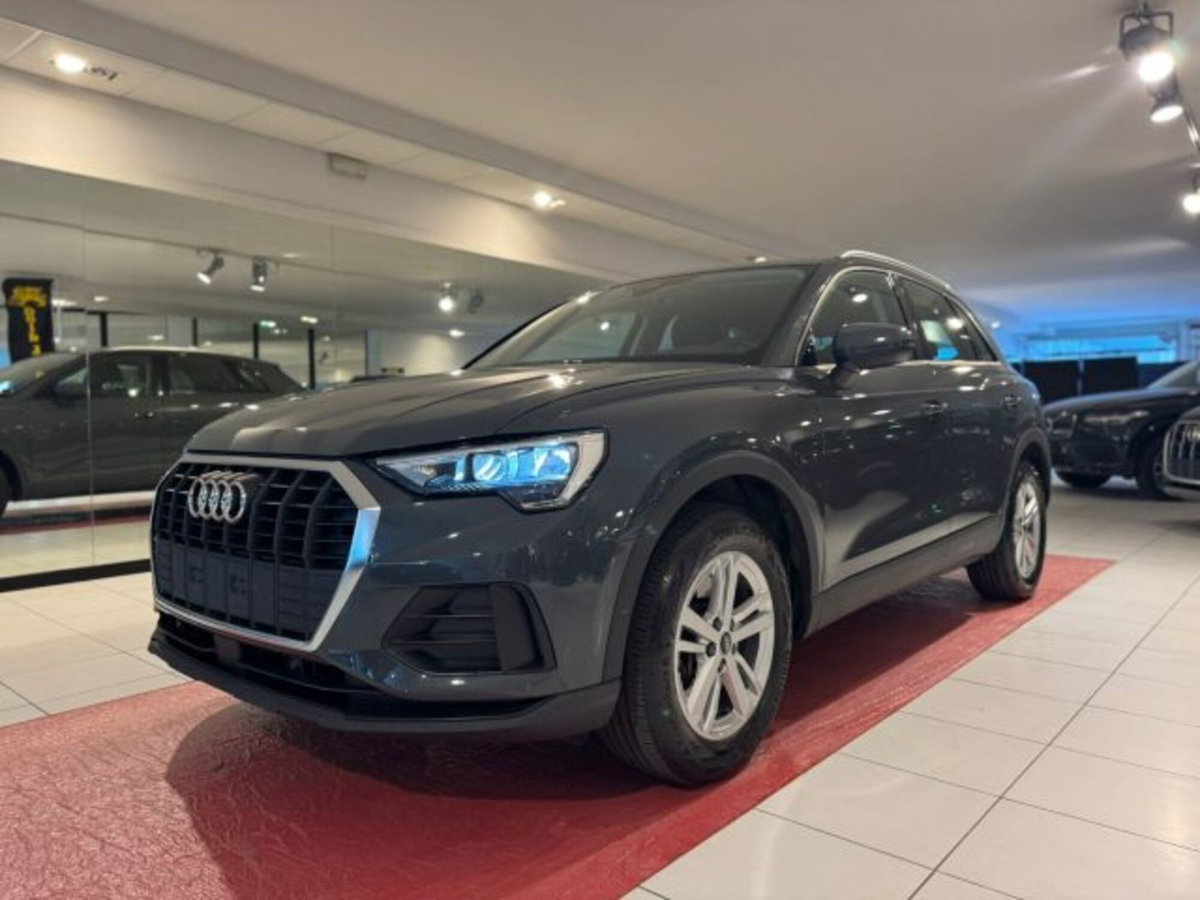 Audi Q3 40 TDI quattro S tronic Business (2)