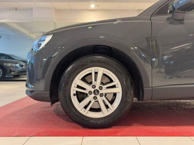 Audi Q3 40 TDI quattro S tronic Business (4)