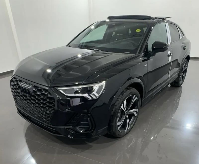 Audi Q3 Sportback 35 2.0 tdi Identity Black s-tronic