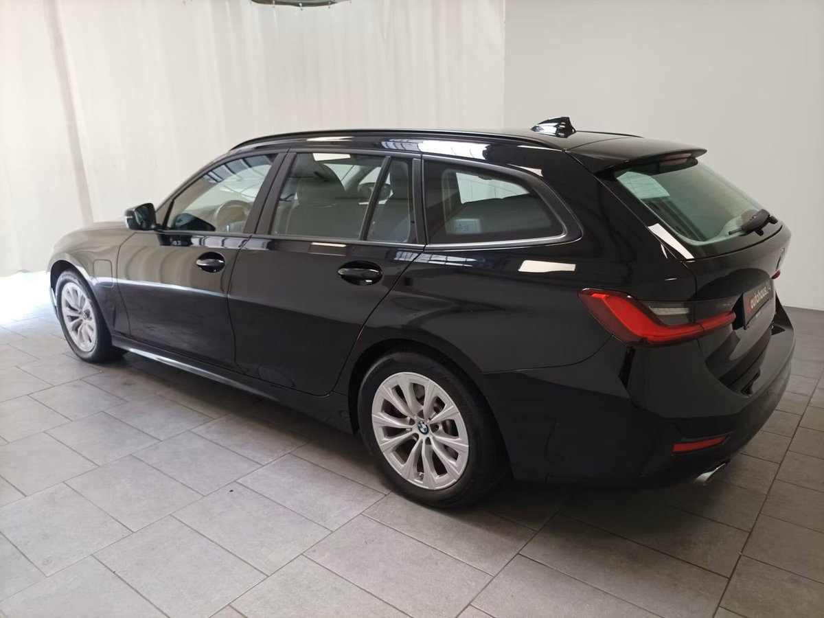 BMW Serie 3 Touring 330e xDrive  Business Advantage (3)