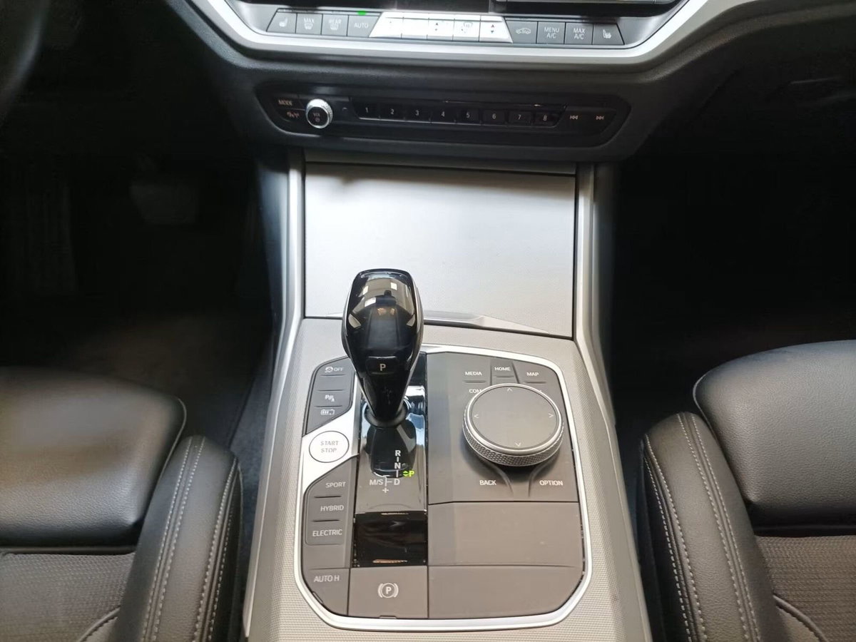 BMW Serie 3 Touring 330e xDrive  Business Advantage (9)
