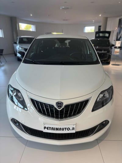 Lancia Ypsilon 1.0 FireFly 5 porte S&S Hybrid Ecochic Silver usata