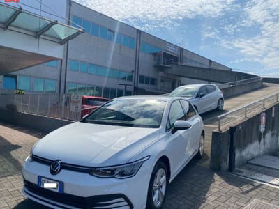 Volkswagen Golf 1.5 TGI DSG Life usata