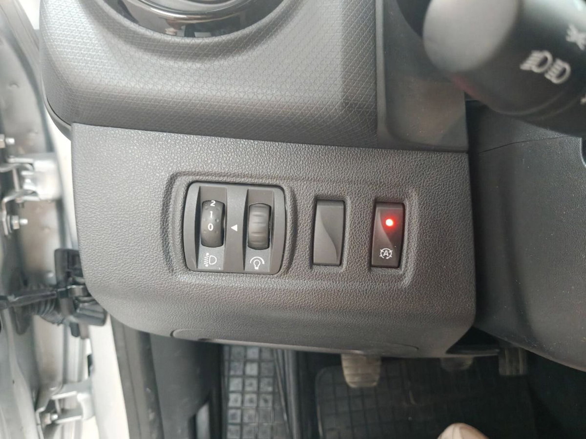 Renault Clio TCe 90 CV 5 porte Intens (11)