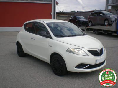 Lancia Ypsilon 1.2 69 CV 5 porte GPL Ecochic Silver usata