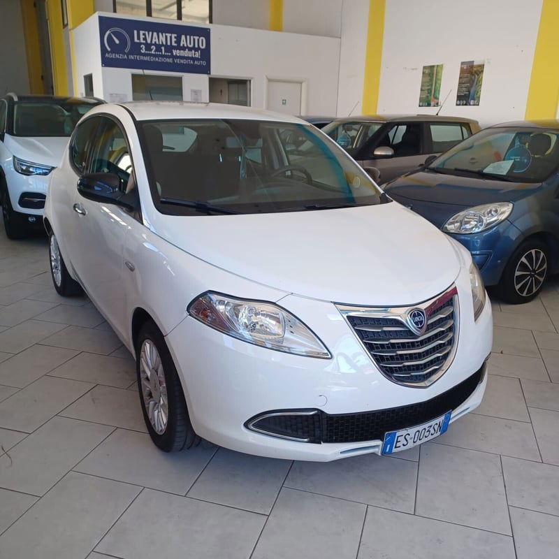 Lancia Ypsilon 1.2 69 CV 5 porte Silver