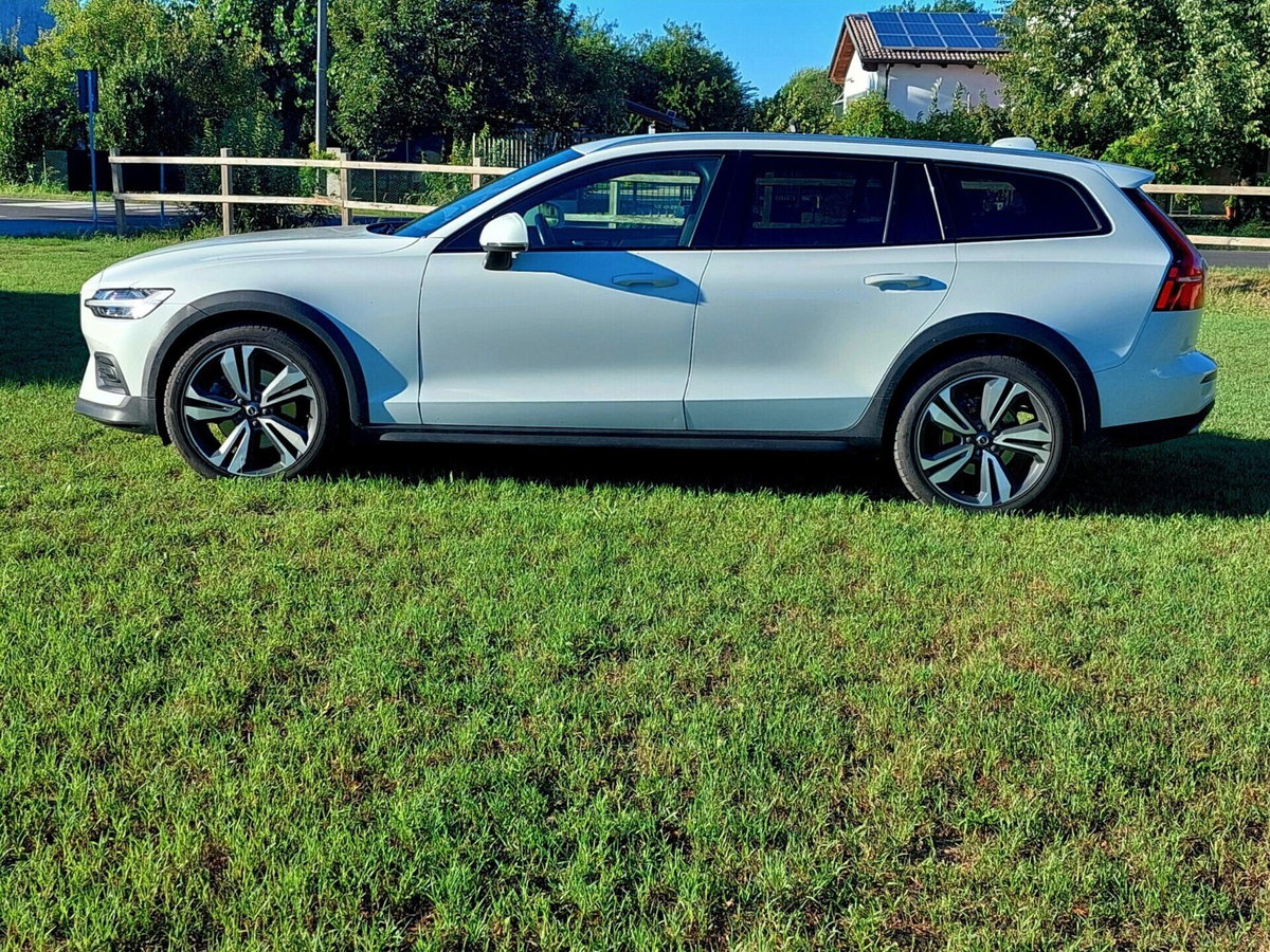 Volvo V60 Cross Country D4 (2)