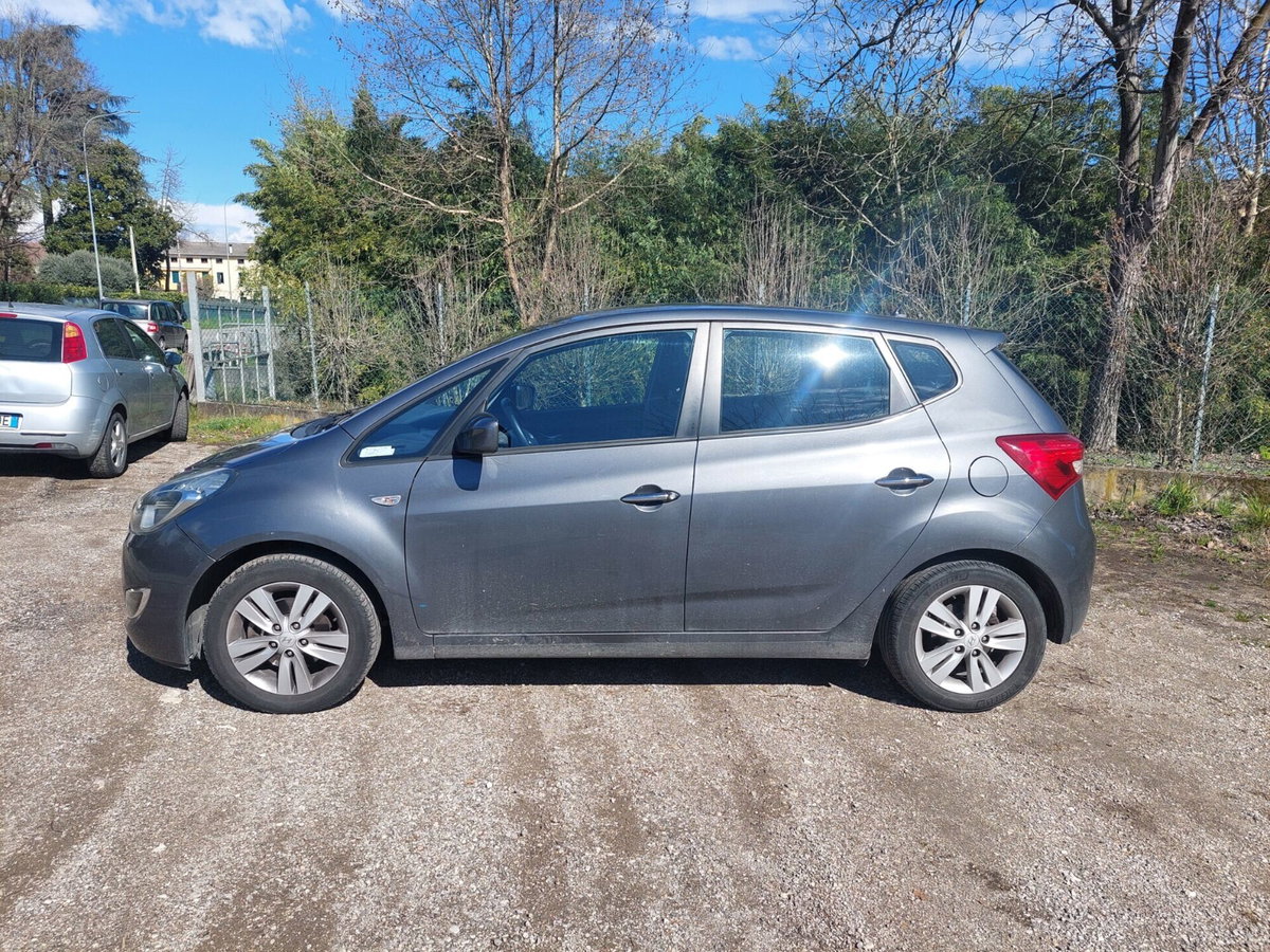 Hyundai ix20 1.4 CRDI 90 CV Style (2)