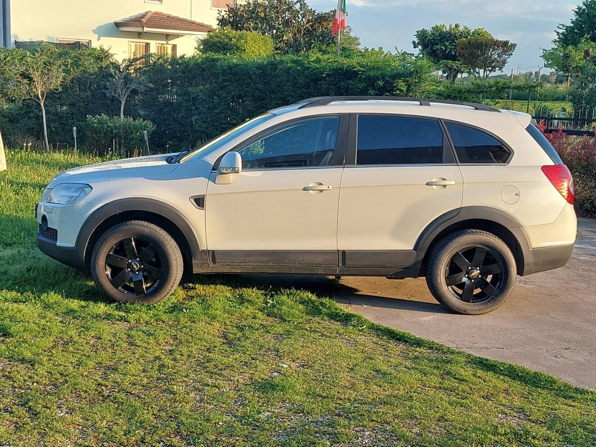 Chevrolet Captiva 2.0 VCDi LT (2)