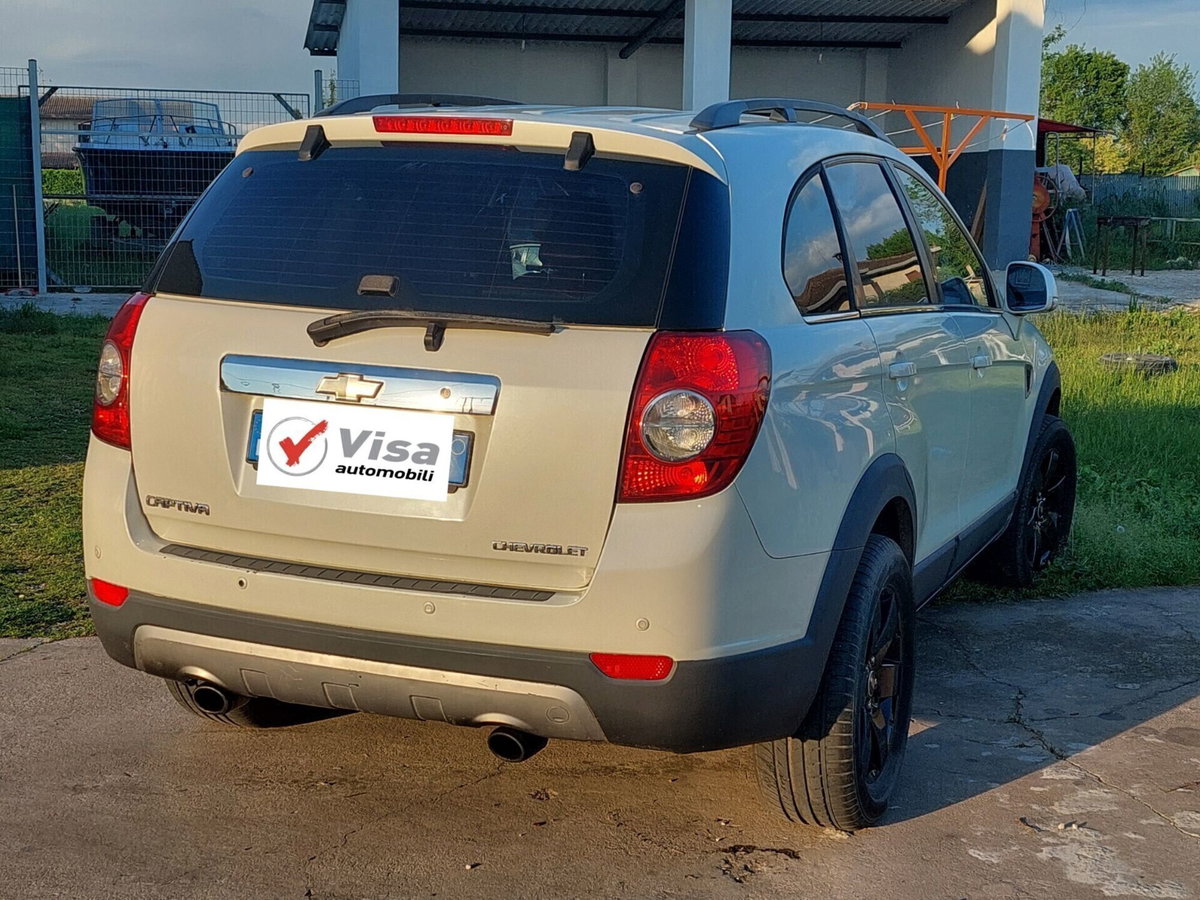 Chevrolet Captiva 2.0 VCDi LT (4)