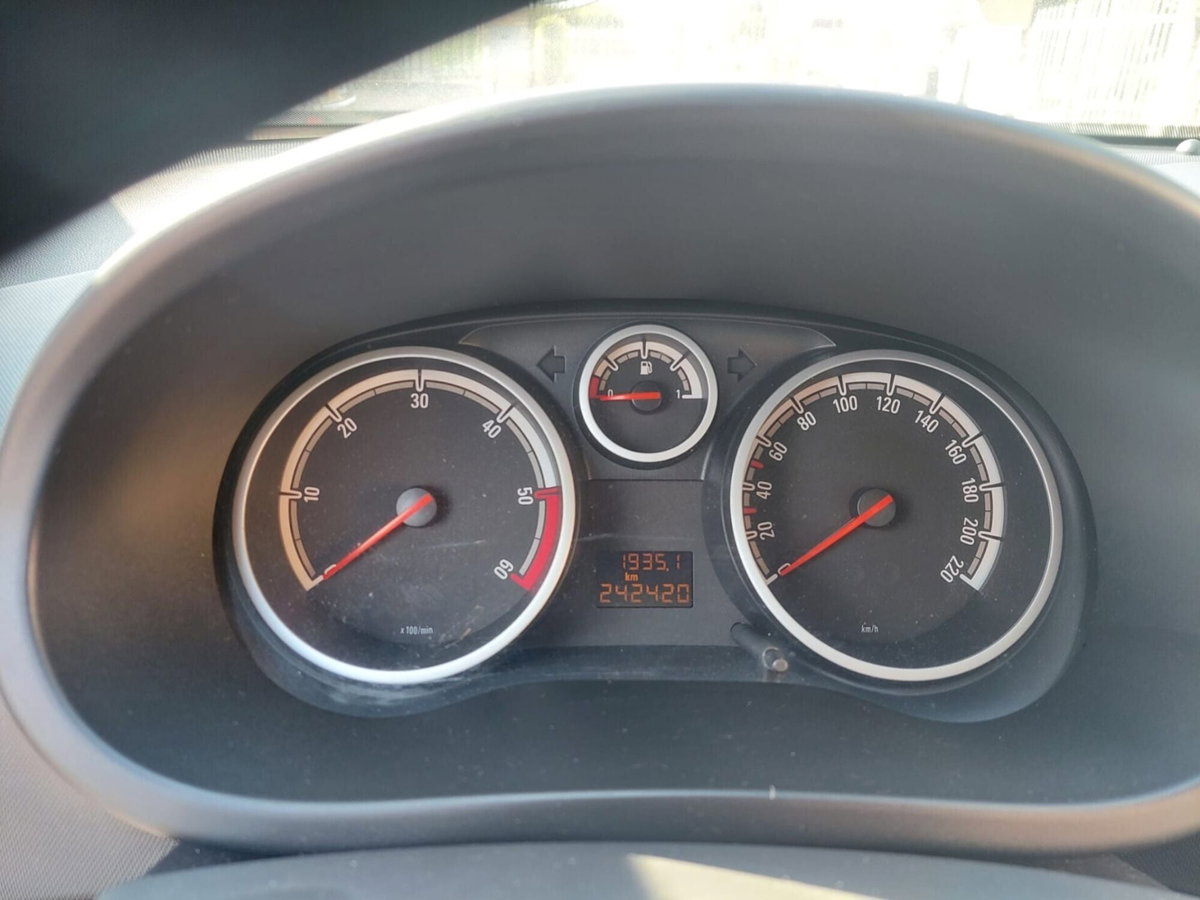 Opel Corsa 1.3 CDTI 75CV 5 porte Enjoy (14)