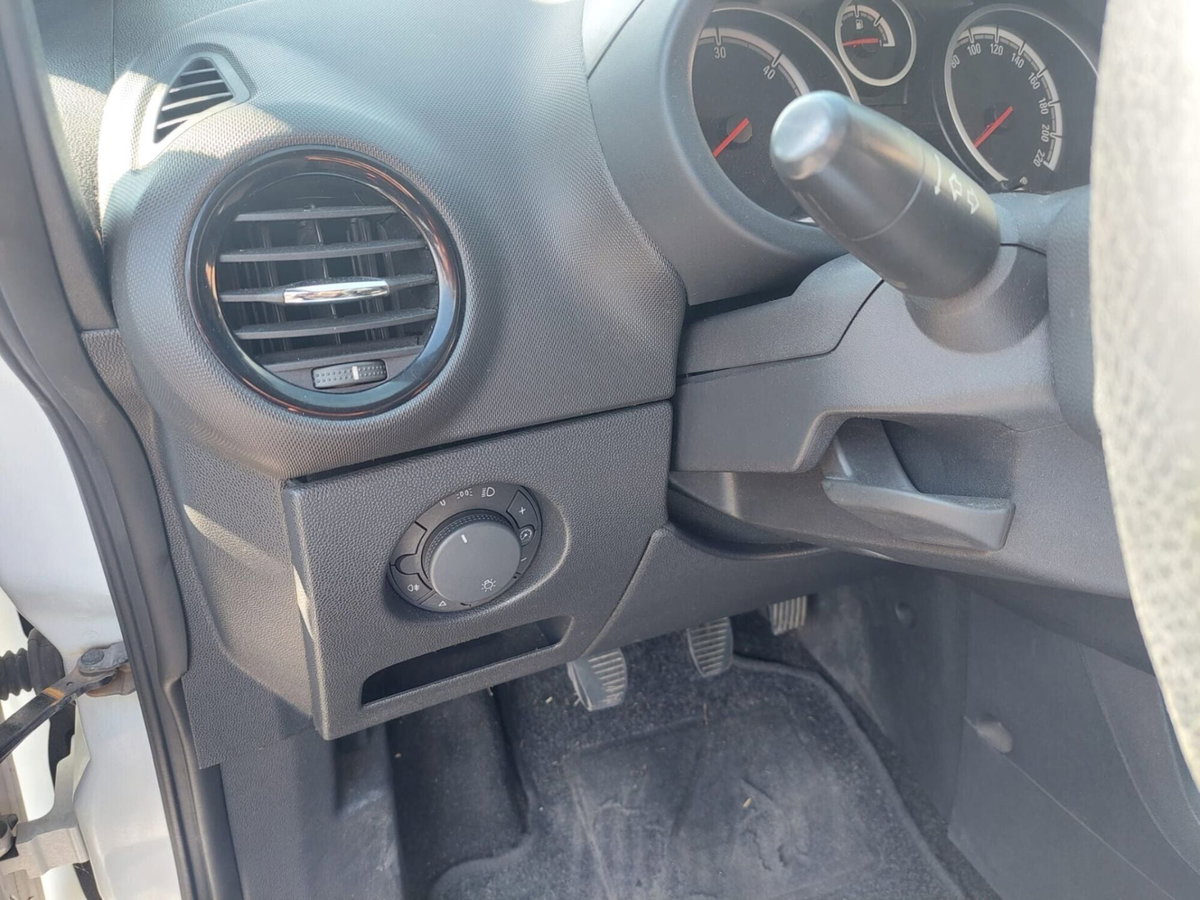 Opel Corsa 1.3 CDTI 75CV 5 porte Enjoy (15)