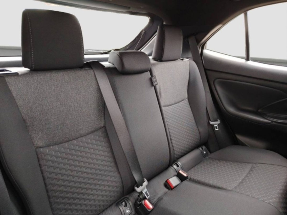Toyota Yaris Cross 1.5h GR Sport Black Sky fwd 116cv e-cvt (19)