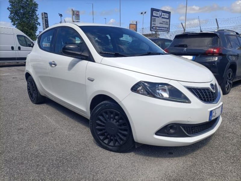 Lancia Ypsilon 1.0 FireFly 5 porte S&S Hybrid Ecochic Silver