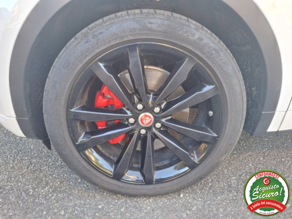 Jaguar E-Pace 2.0D 150 CV AWD aut. R-Dynamic S (8)