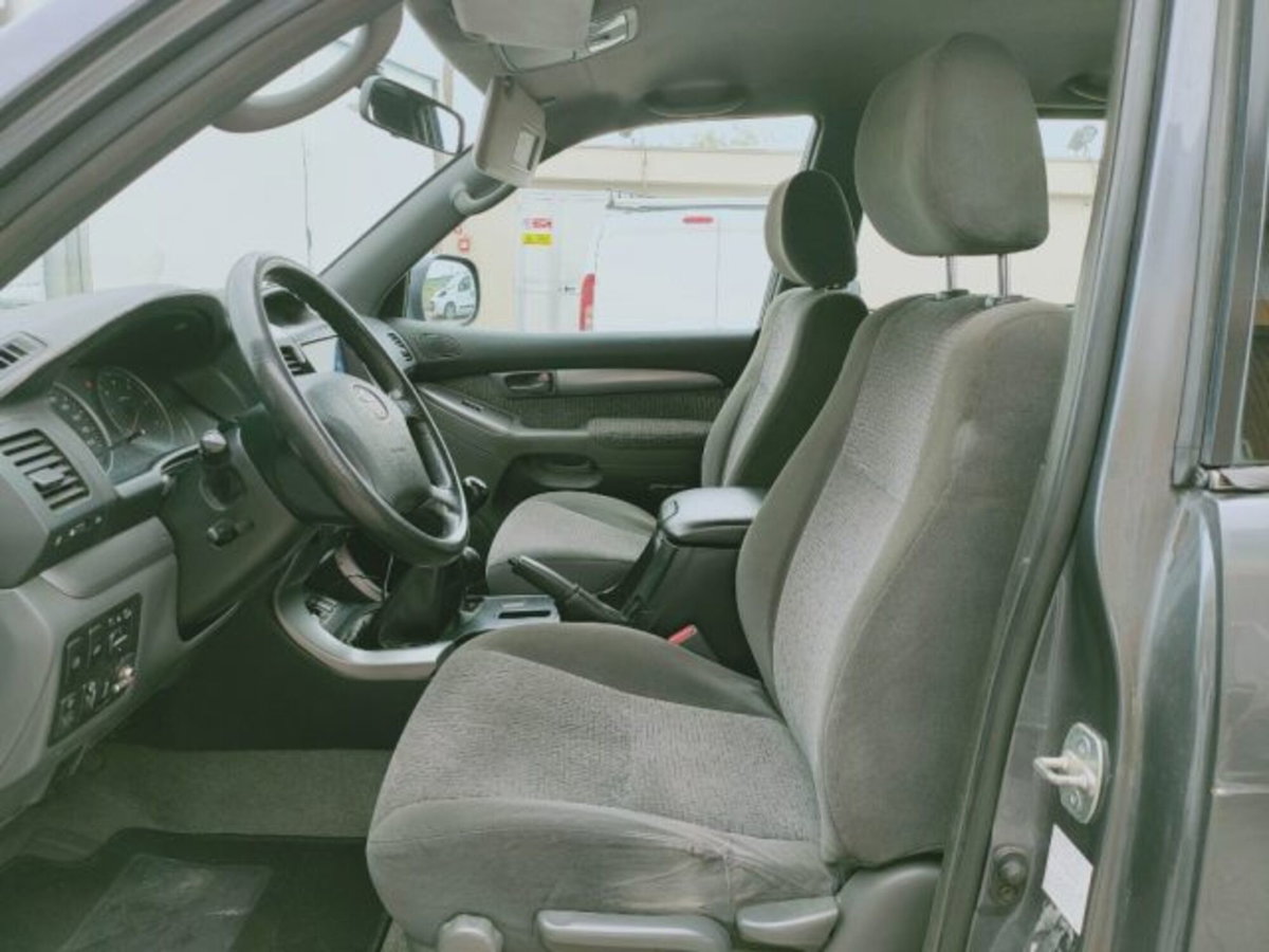 Toyota Land Cruiser D-4D 16V cat 3 porte (9)