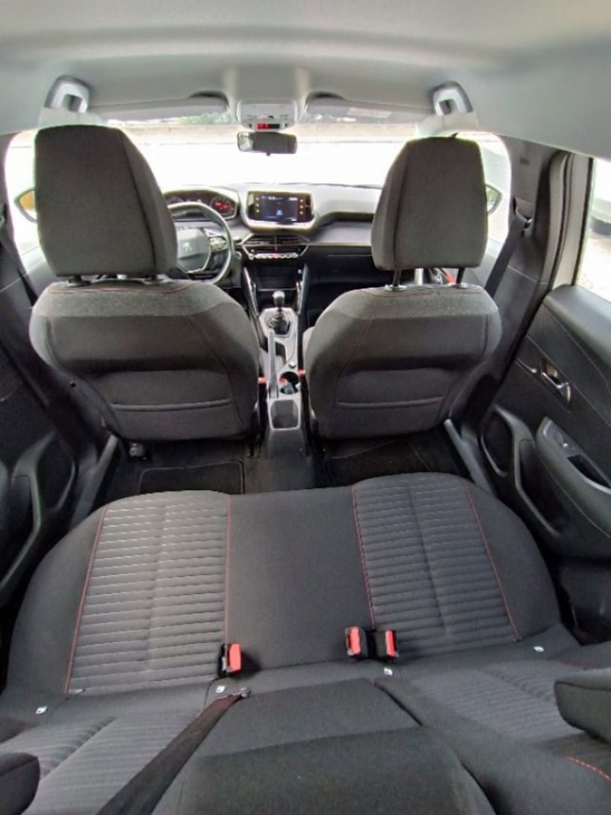 Peugeot 2008 PureTech 100 S&S Allure (11)