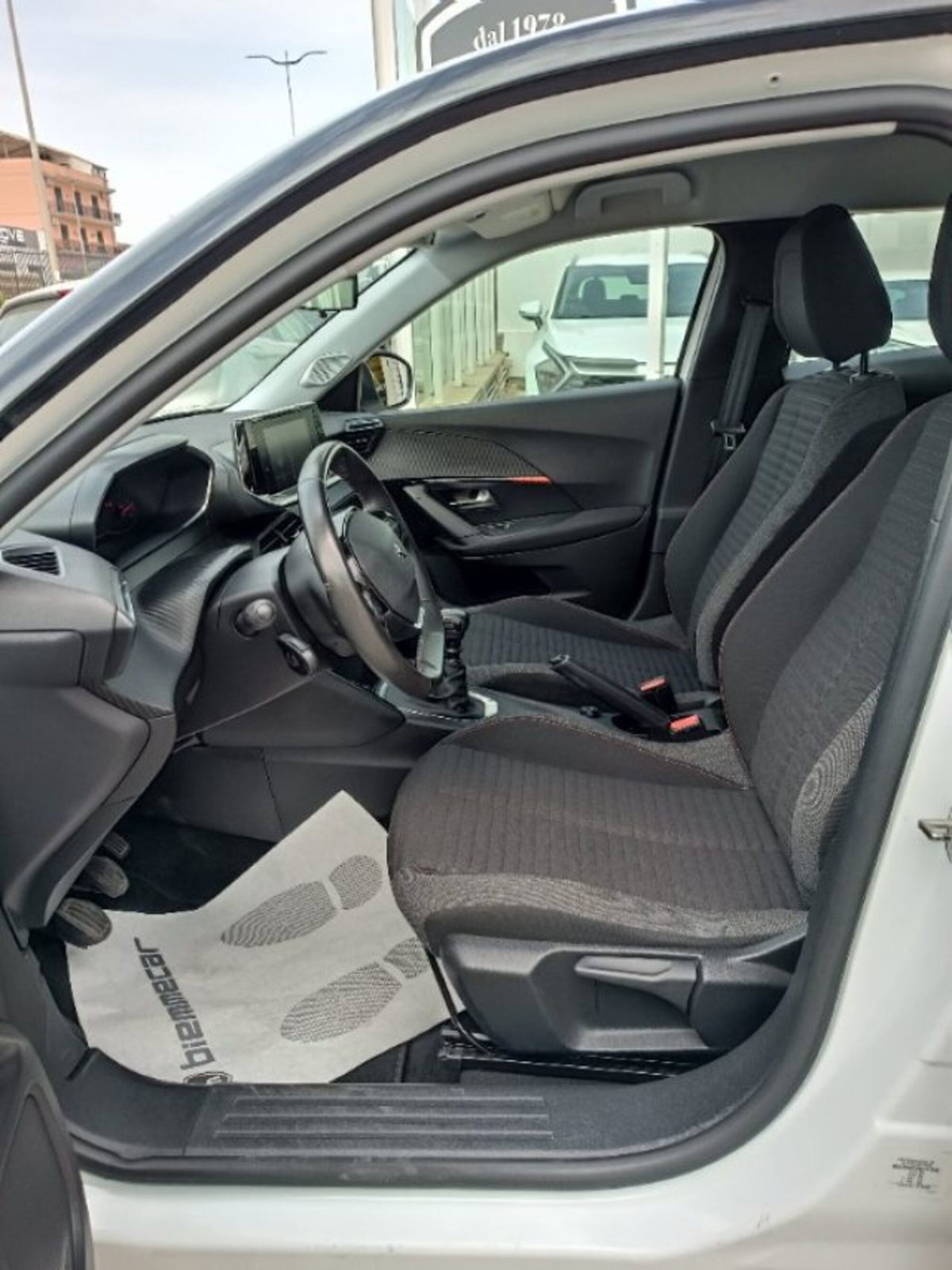 Peugeot 2008 PureTech 100 S&S Allure (12)