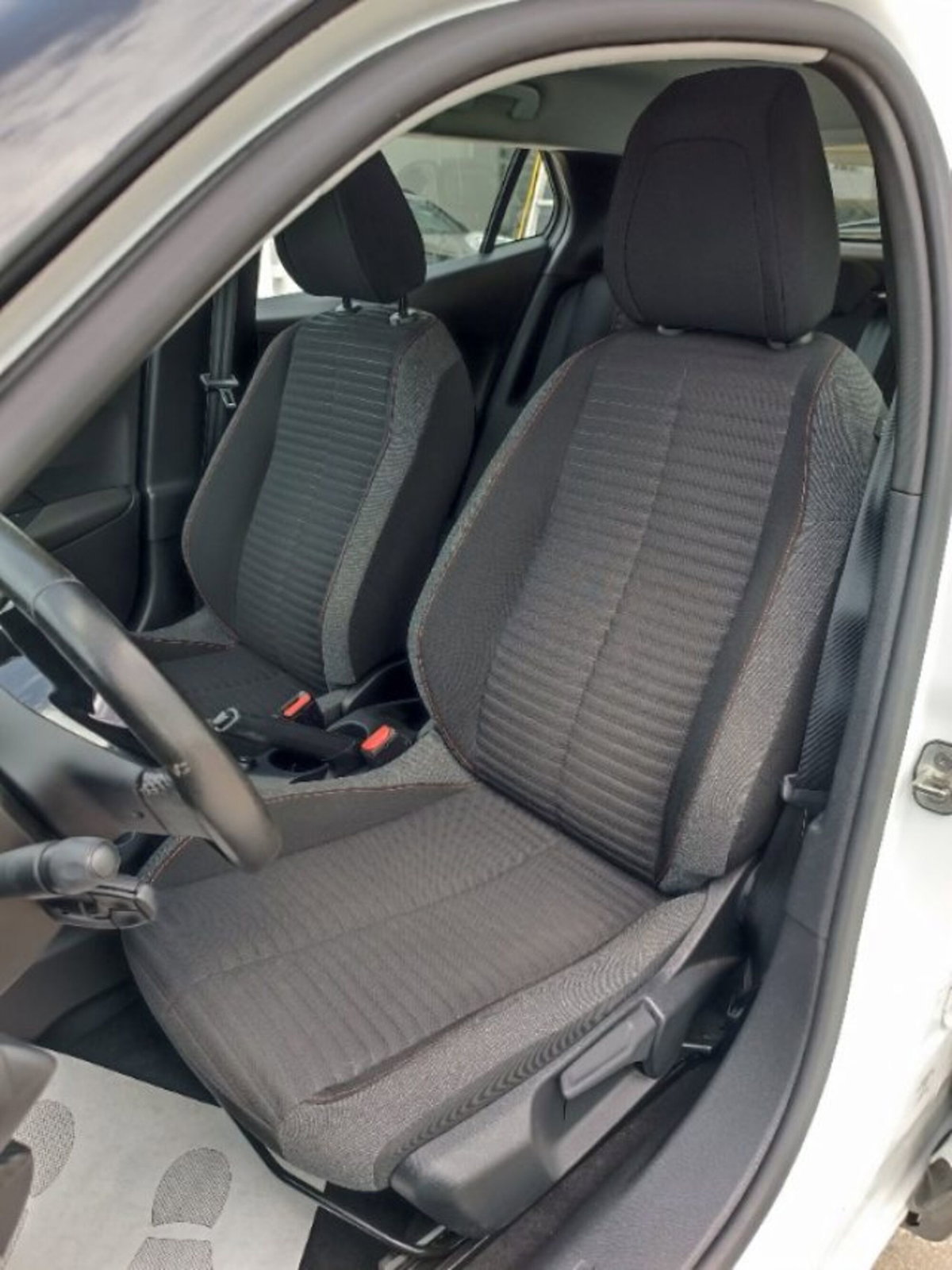 Peugeot 2008 PureTech 100 S&S Allure (13)