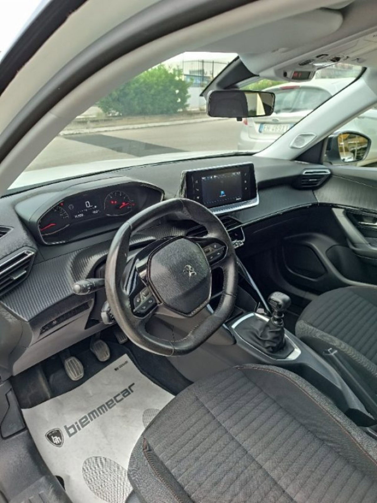 Peugeot 2008 PureTech 100 S&S Allure (14)