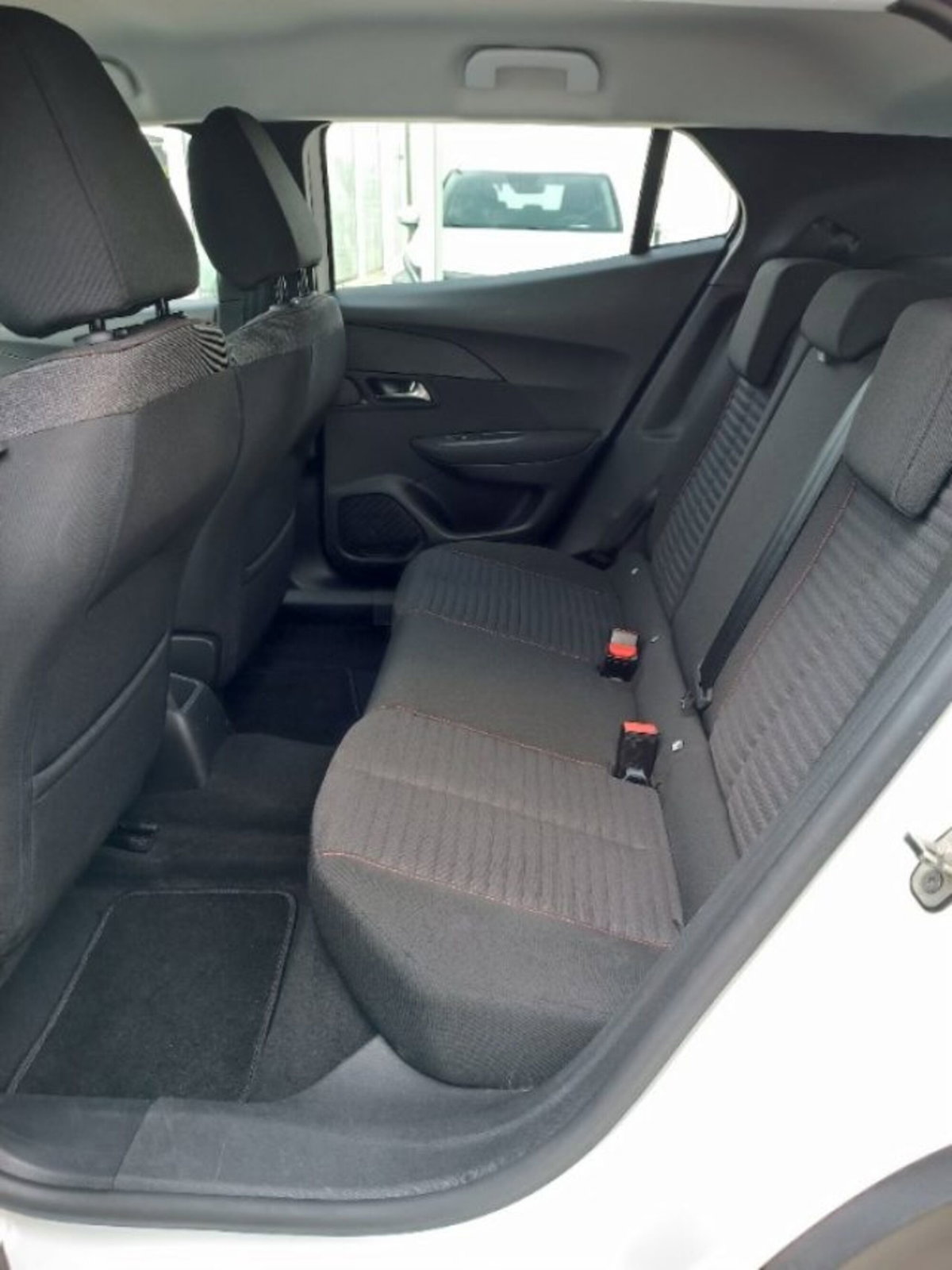 Peugeot 2008 PureTech 100 S&S Allure (15)