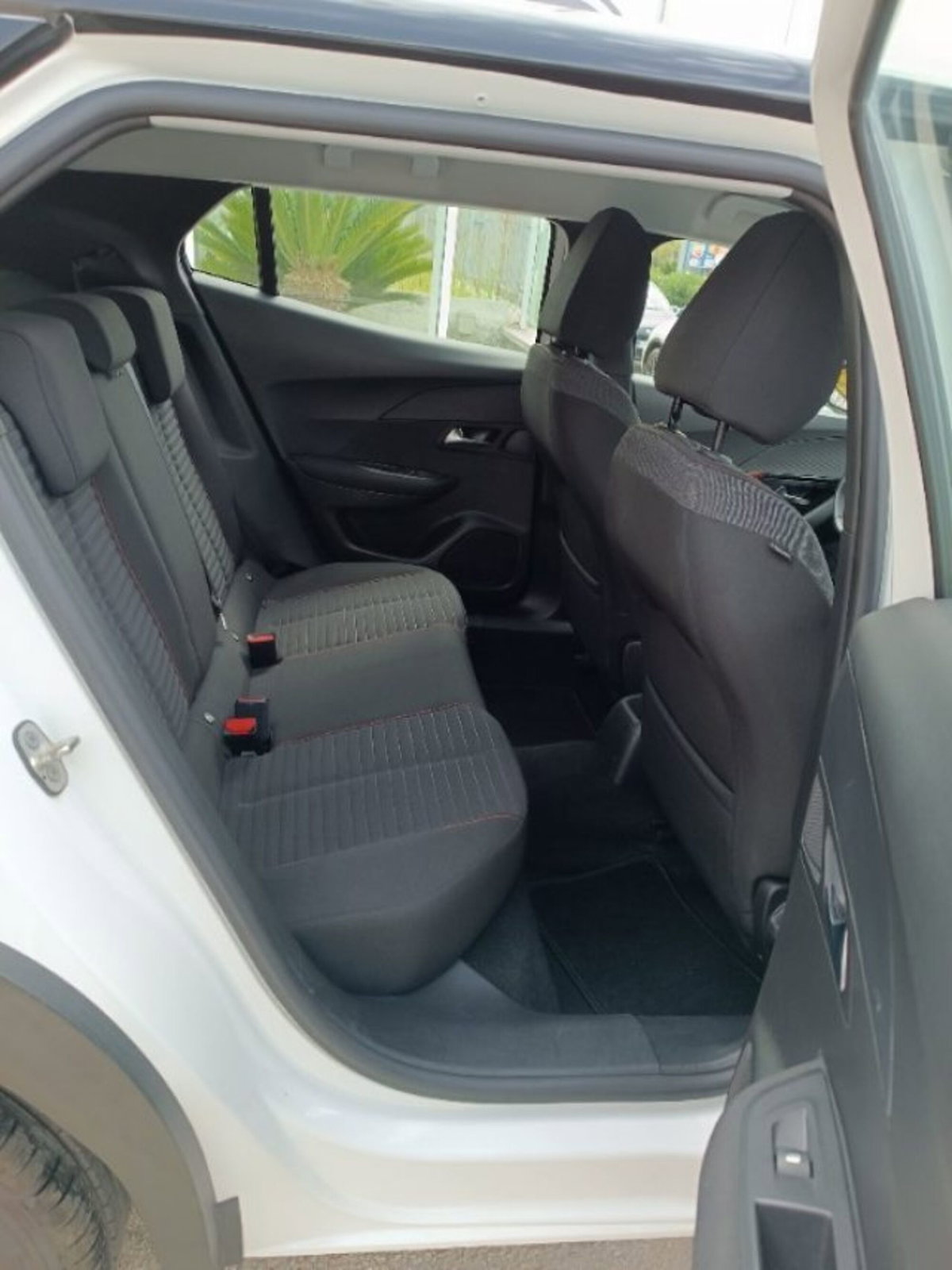 Peugeot 2008 PureTech 100 S&S Allure (16)