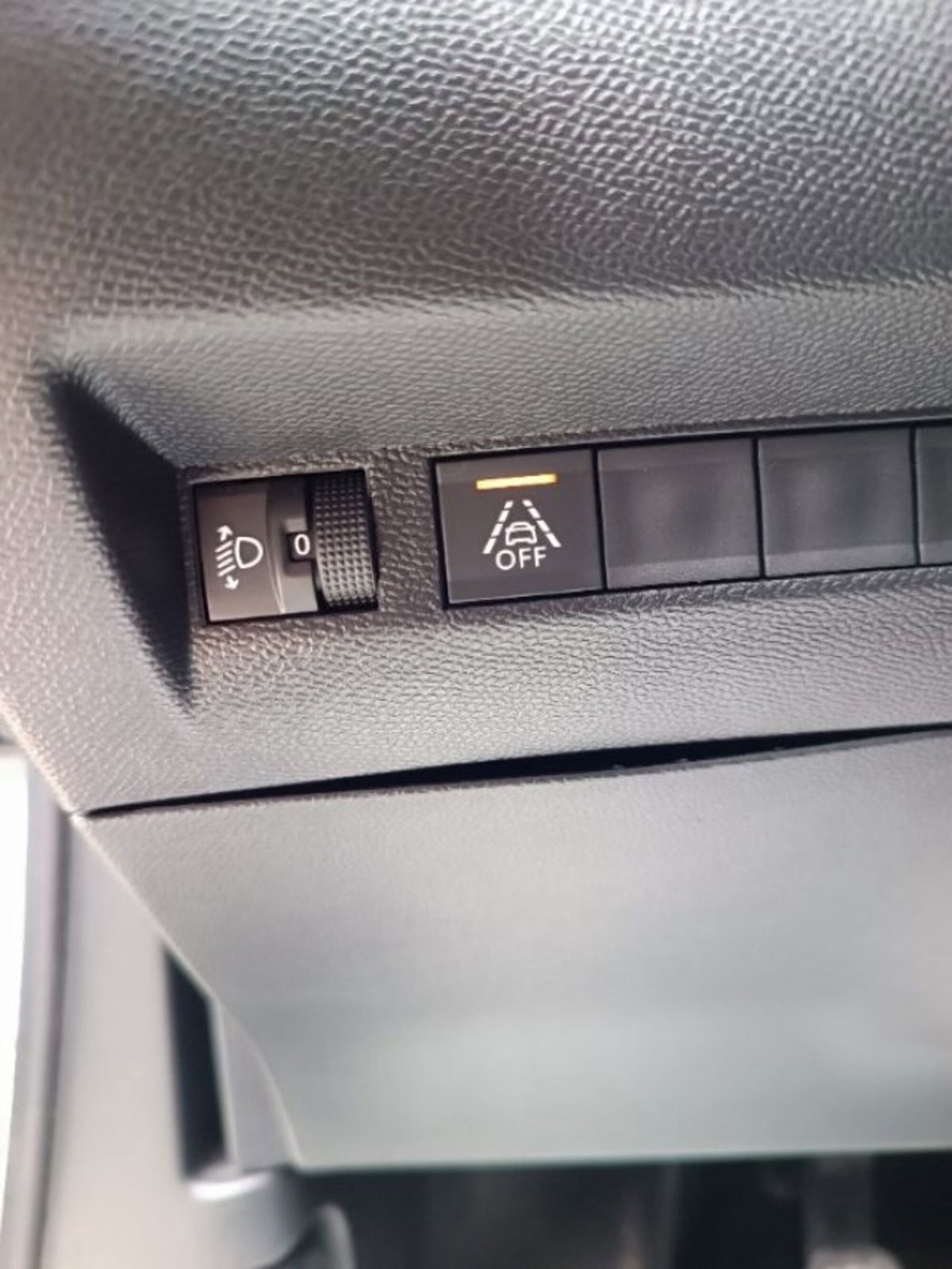 Peugeot 2008 PureTech 100 S&S Allure (19)