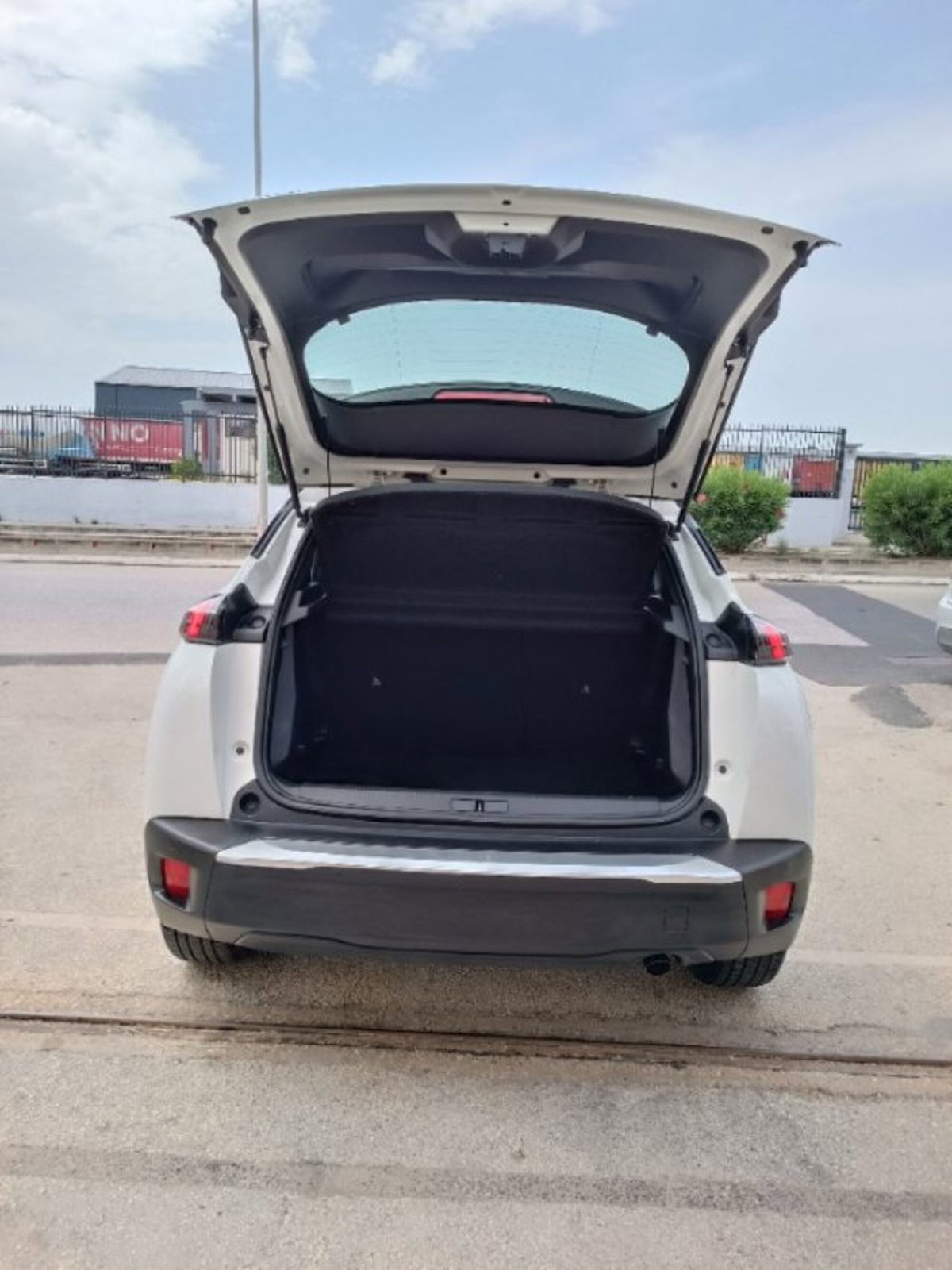 Peugeot 2008 PureTech 100 S&S Allure (9)