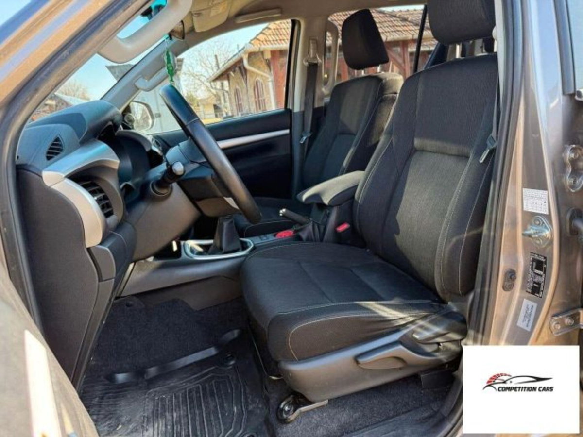 Toyota Hilux 2.D-4D 4WD porte Double Cab Lounge (9)