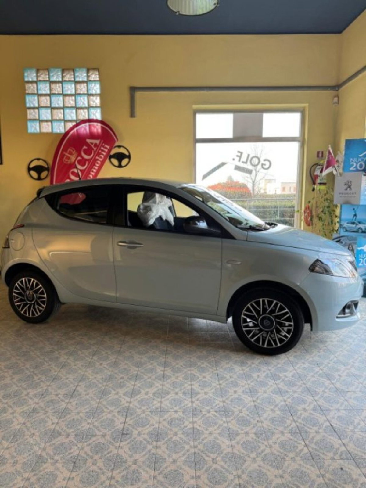 Lancia Ypsilon 1.0 FireFly 5 porte S&S Hybrid Ecochic Silver (3)