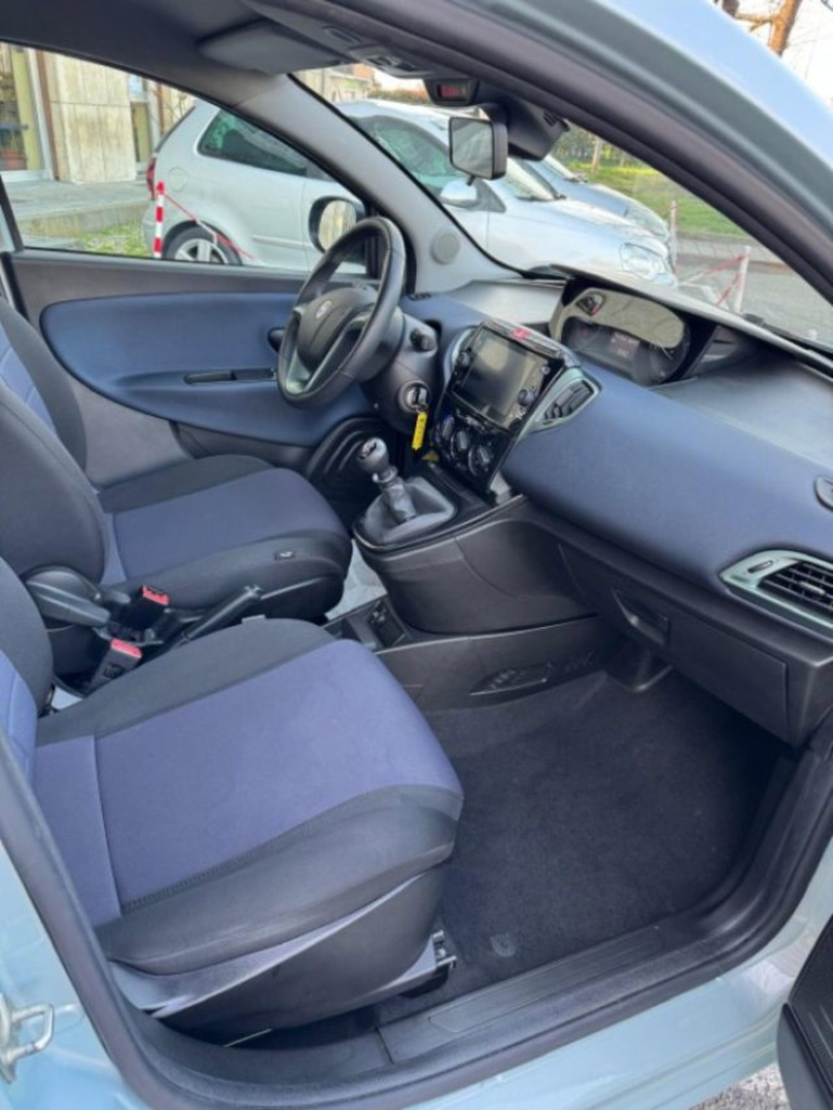 Lancia Ypsilon 1.0 FireFly 5 porte S&S Hybrid Ecochic Silver (9)