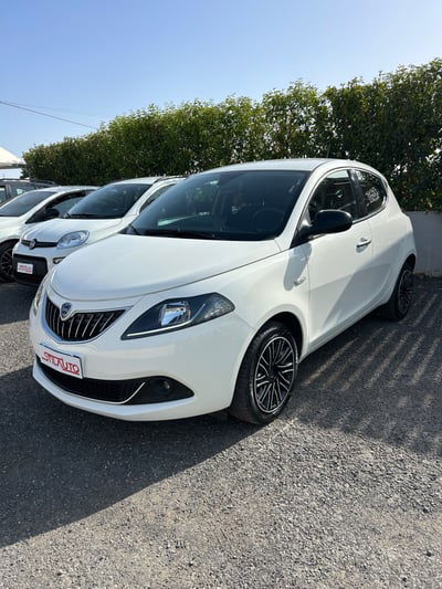 Lancia Ypsilon 1.0 FireFly 5 porte S&S Hybrid Ecochic Gold usata