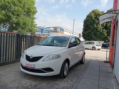 Lancia Ypsilon 1.2 69 CV 5 porte Silver usata