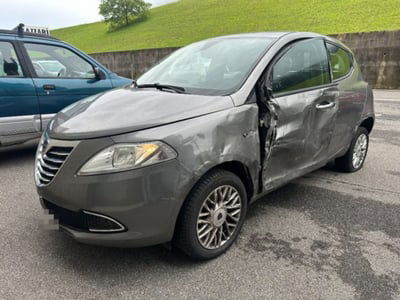 Lancia Ypsilon 0.9 TwinAir 85 CV 5 porte Metano Ecochic Silver usata