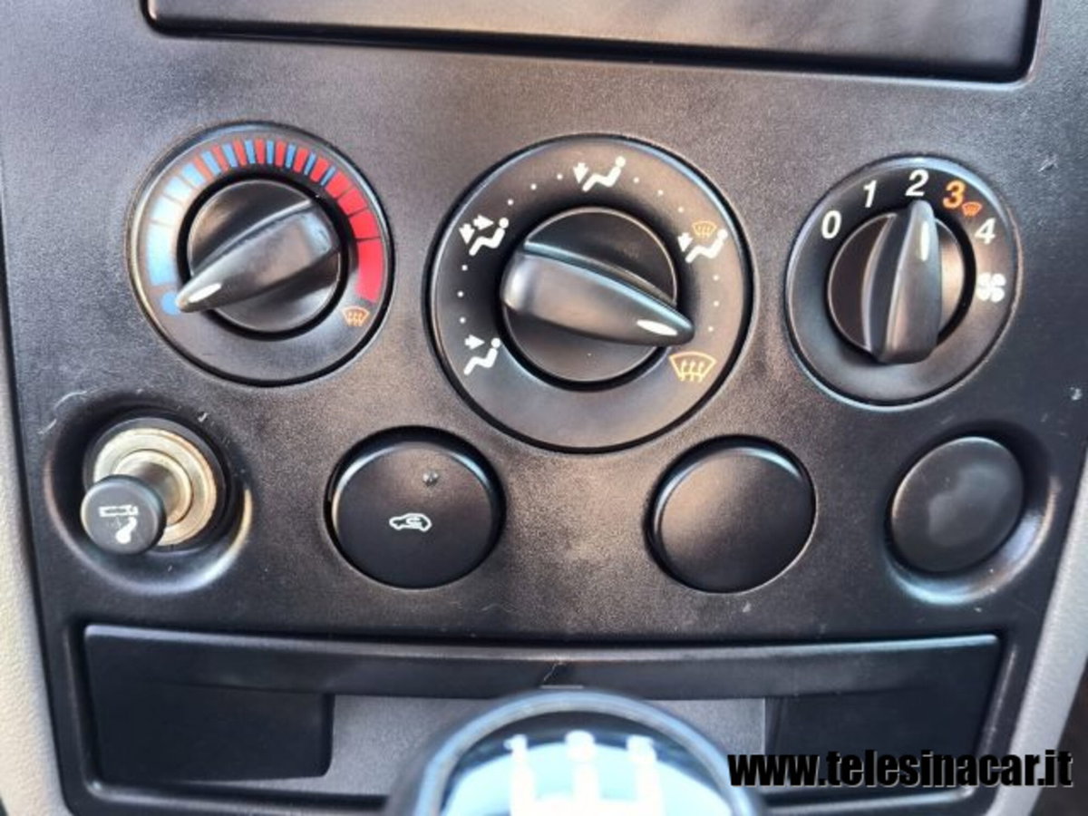 Ford Transit Connect  200S 1.8 TDCi/75CV PC (13)