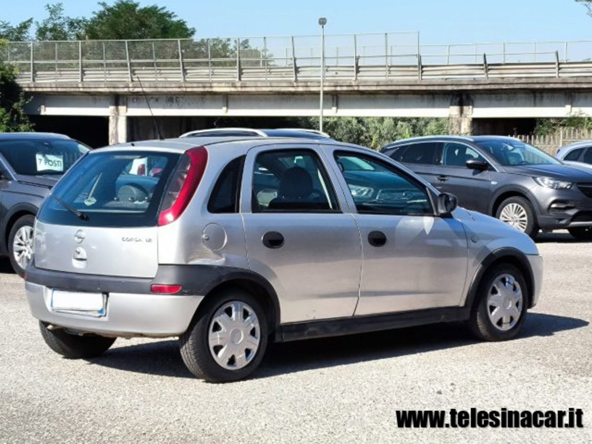 Opel Corsa 1.2i 16V cat 5 porte 'Njoy (4)