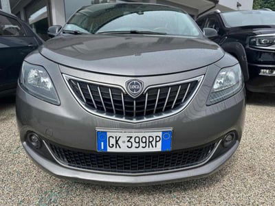 Lancia Ypsilon 1.0 FireFly 5 porte S&S Hybrid Ecochic Silver usata