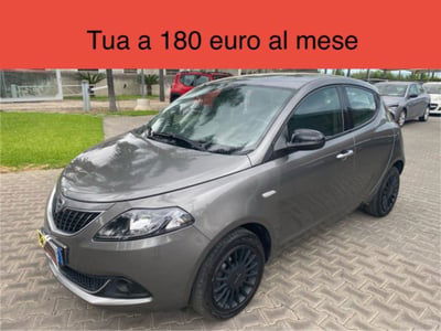 Lancia Ypsilon 1.0 FireFly 5 porte S&S Hybrid Ecochic Silver usata