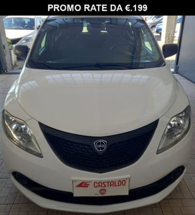 Lancia Ypsilon 1.0 FireFly 5 porte S&S Hybrid Ecochic Silver usata