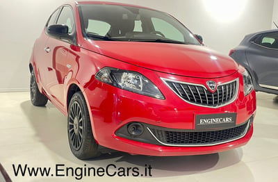 Lancia Ypsilon 1.0 FireFly 5 porte S&S Hybrid Ecochic Silver usata