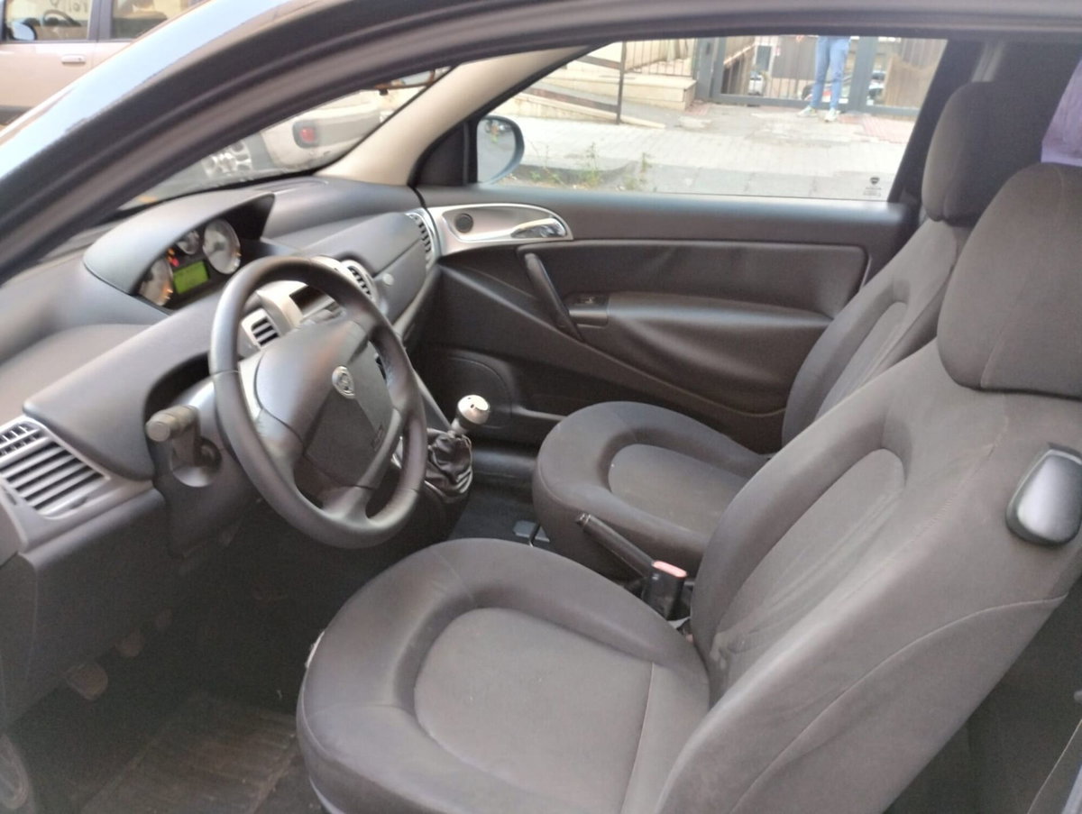 Lancia Ypsilon 1.3 MJT 75 CV Diva (13)