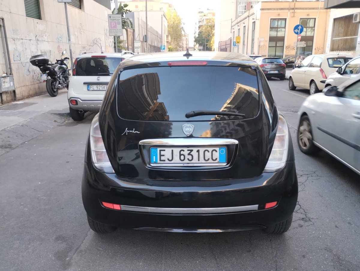 Lancia Ypsilon 1.3 MJT 75 CV Diva (7)