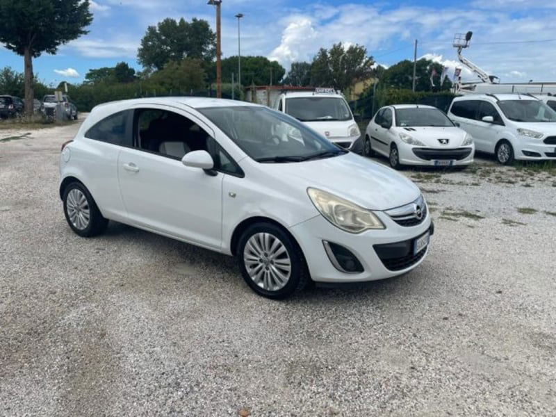Opel Corsa 1.2 3 porte b-color
