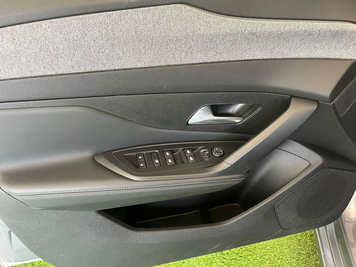 Peugeot 308 BlueHDi 130 S&S EAT8 Allure Pack (12)