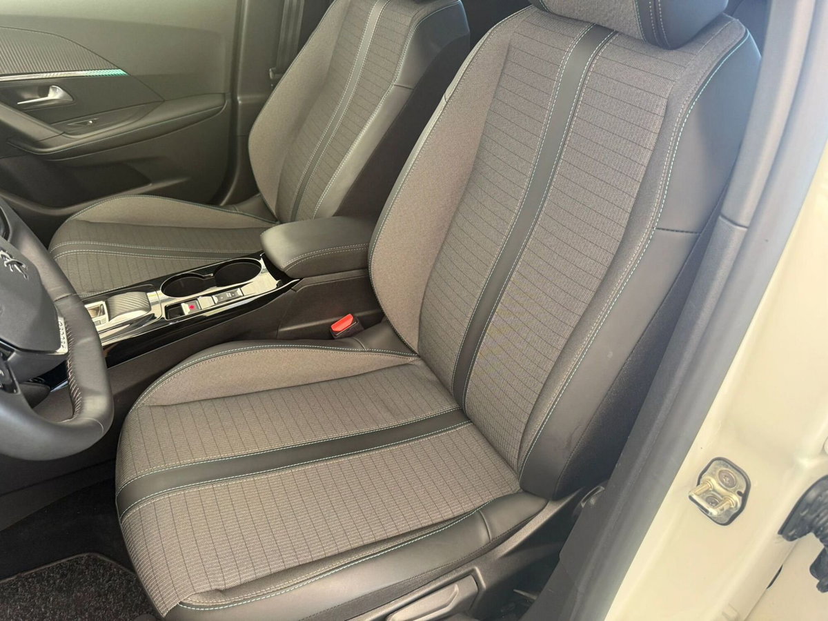 Peugeot 2008 BlueHDi 130 S&S EAT8 Allure Pack (17)