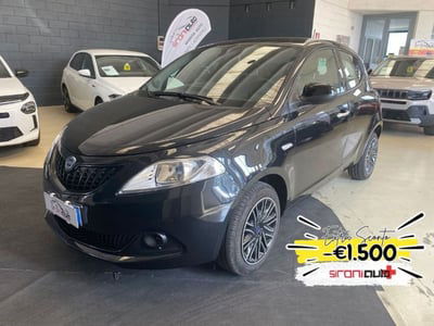 Lancia Ypsilon 1.0 FireFly 5 porte S&S Hybrid Ecochic A. Ferretti usata