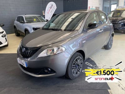 Lancia Ypsilon 1.0 FireFly 5 porte S&S Hybrid Ecochic A. Ferretti usata