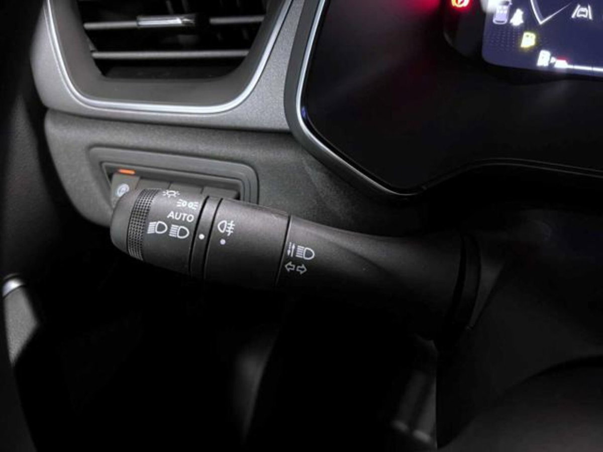 Renault Captur 1.0 eco-g Techno 100cv (18)